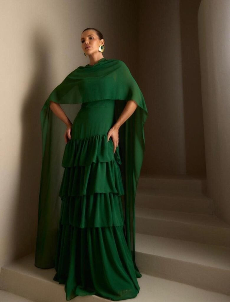 Vestido Longo Verde com Capa