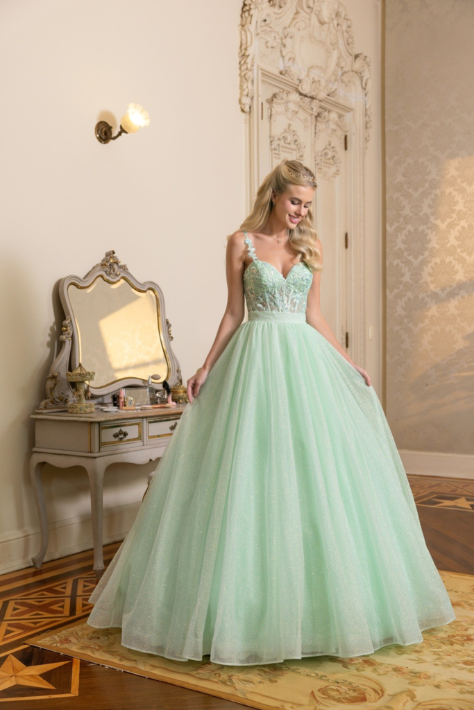 Vestido de debutante verde menta bordado