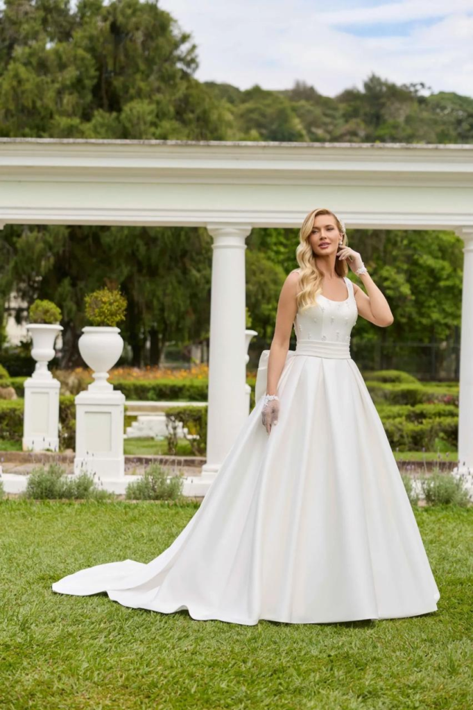 Vestido de noiva princesa em cetim com laço nas costas - REF 3530J