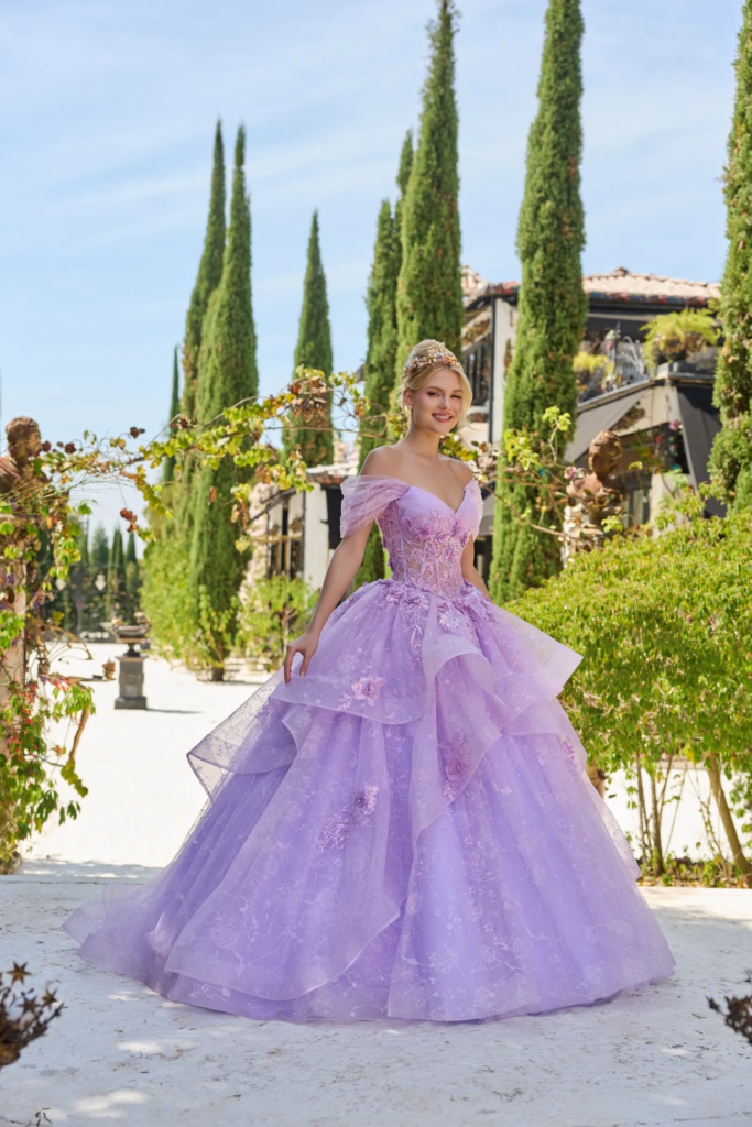 Vestido de debutante lilás princesa com bordados
