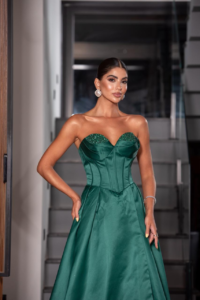Vestido longo verde esmeralda tomara que caia com corpete