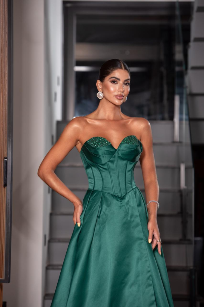Vestido longo verde esmeralda tomara que caia com corpete
