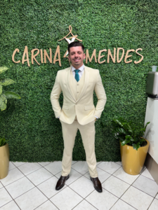 Terno masculino off-white slim de três peças – corpo inteiro