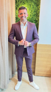 Terno masculino marsala slim de alfaiataria – corpo inteiro